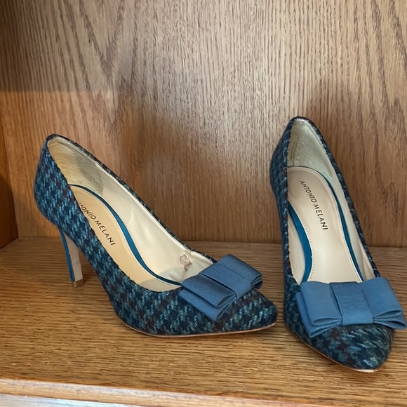 Adorable houndstooth pumps with a blue bow - Picture 2 of 2